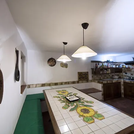 Casa Con Giardino E Vista Civenna